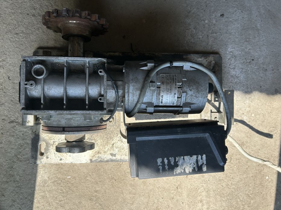 Motor profesional pentru poartă culisantă industrială GfA Elektromaten ST 16.24-40.00 – Germania