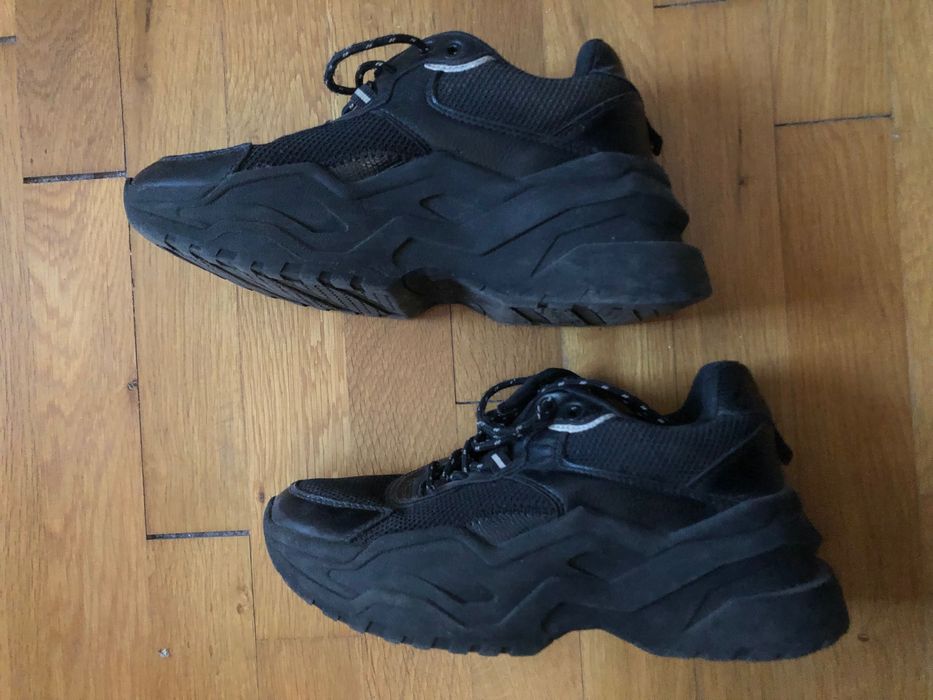 Bershka маратонки