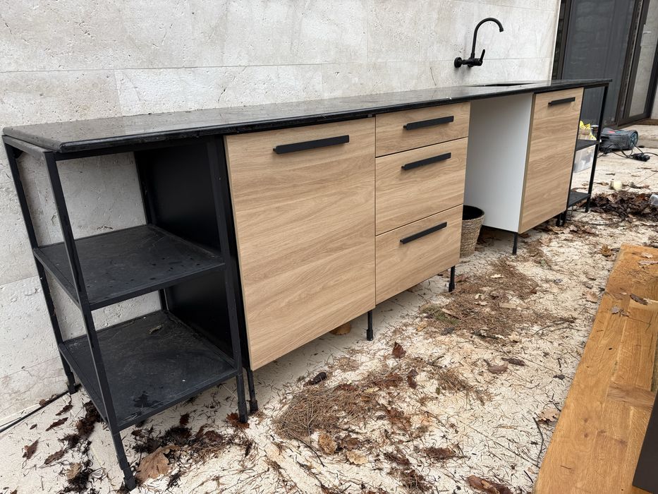 Кухня с плот от гранит