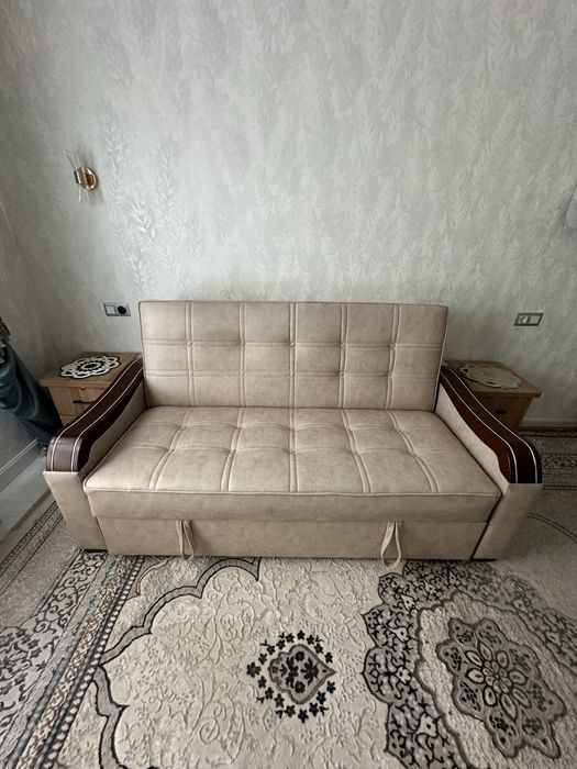 Divan tegi sandiqli