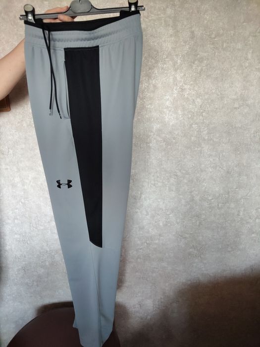 Оригинално мъжко долнище (Under armour).