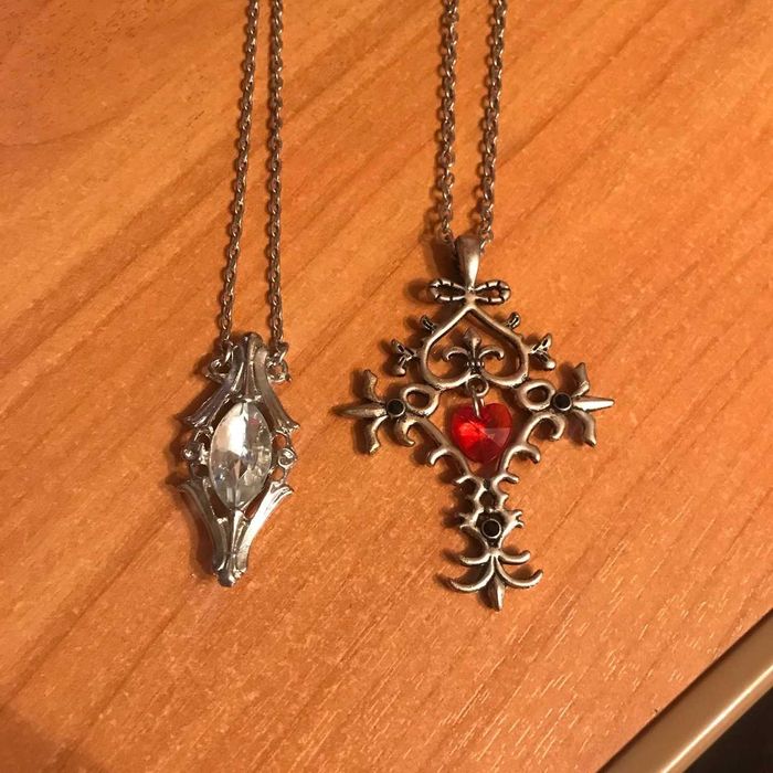 Женские кулоны по тысяче