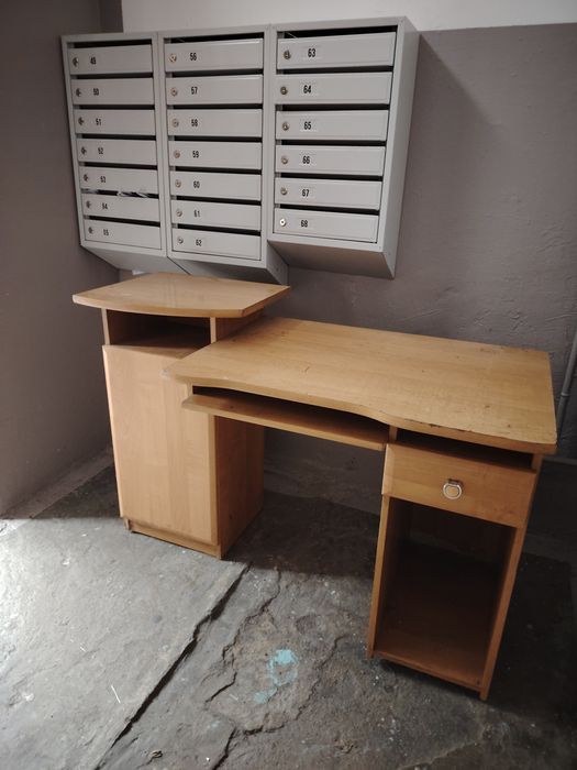 Стол, прихожая, диван,  тумбочка