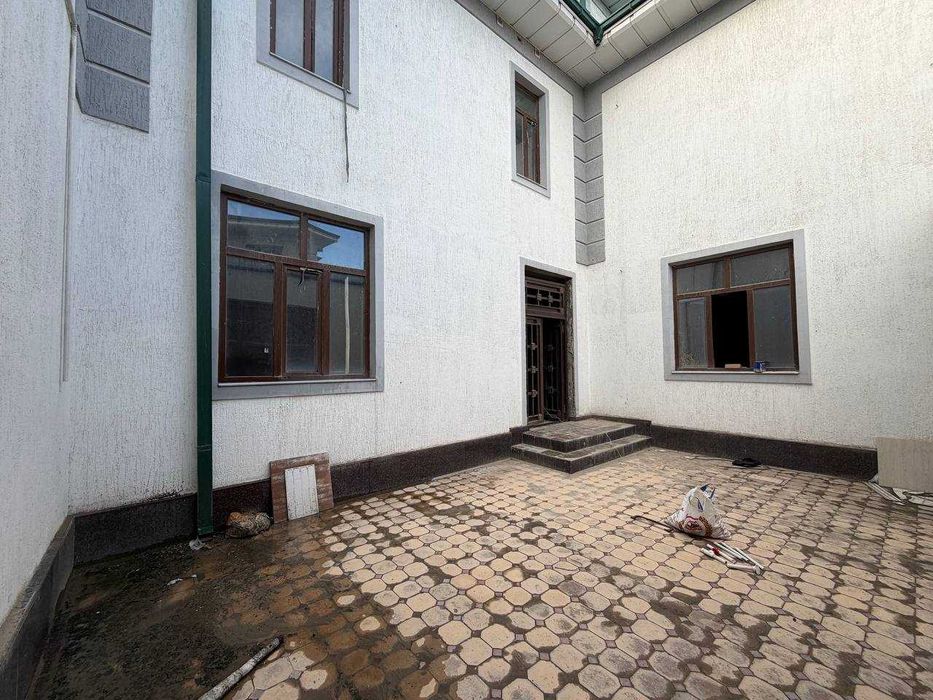 Продаётся дом 2 сотки с развитой инфраструктурой в состоянии коробки