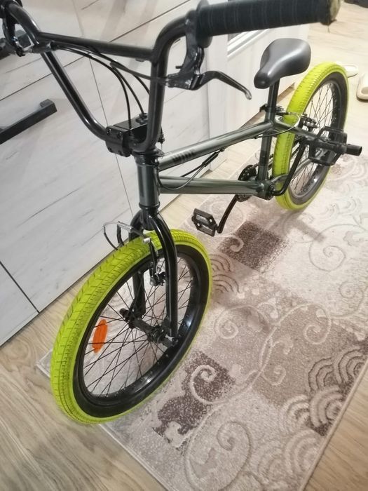 Vând bicicleta bmx