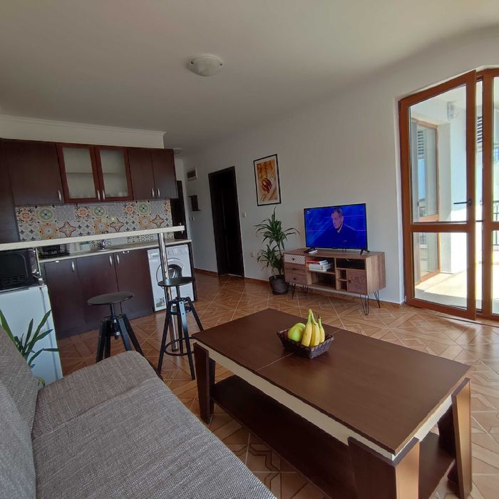 Дава се под наем Двустаен апартамент в Ахелой - 55 кв.м за 51 € - Снимка #1