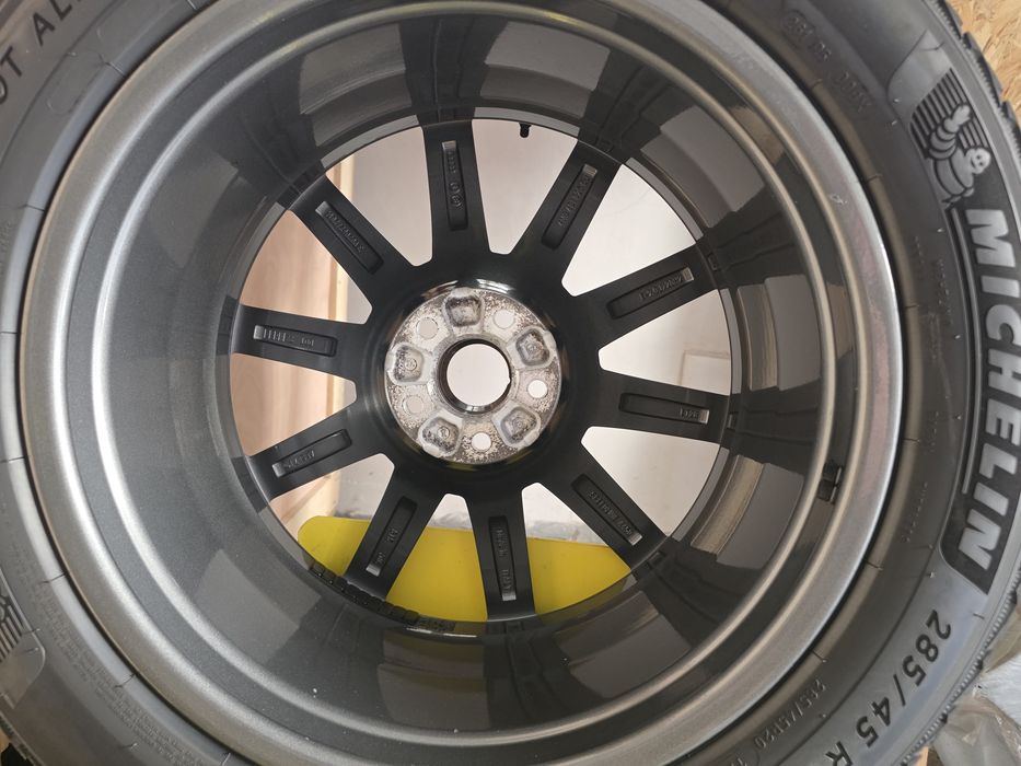 AUDI Q7 зимни гуми и оригинални джанти 285/45/ R20