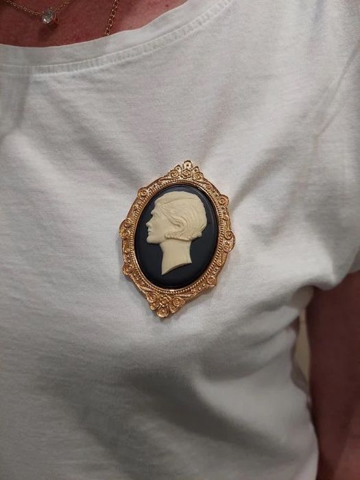 Broșă vintage Chanel