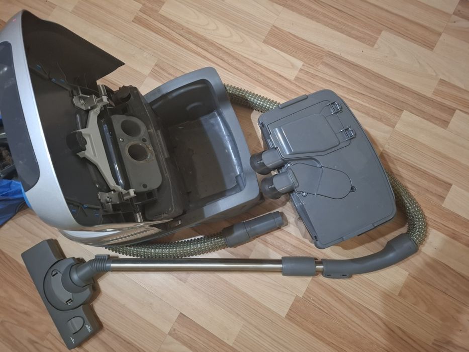 Vând aspirator cu spălare Zelmer Plus 1700W