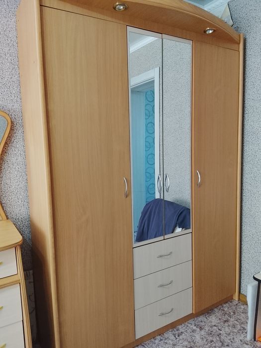 Продам спальный гарнитур
