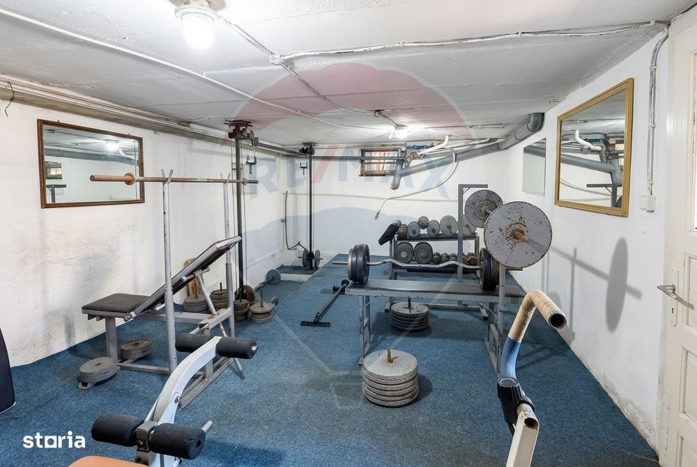 Casă cu 4 camere de vânzare - str. Morii