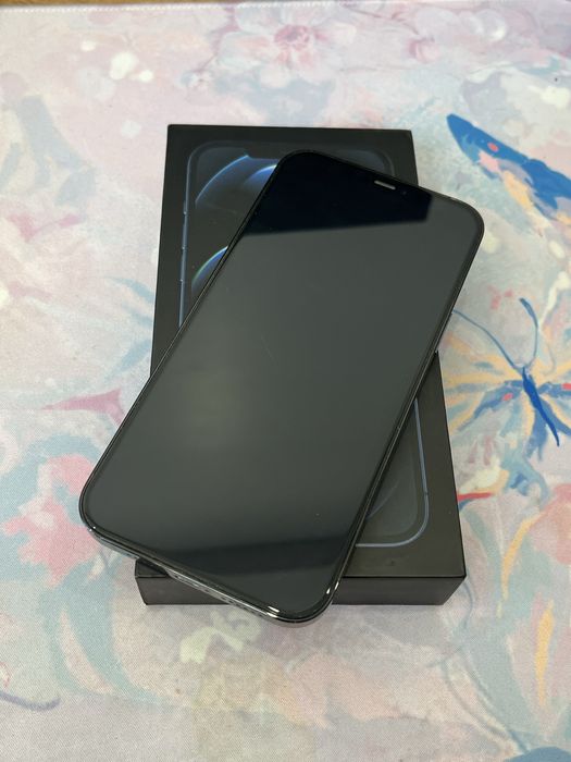 iPhone 12 Pro Max 256GB в хорошем состоянии