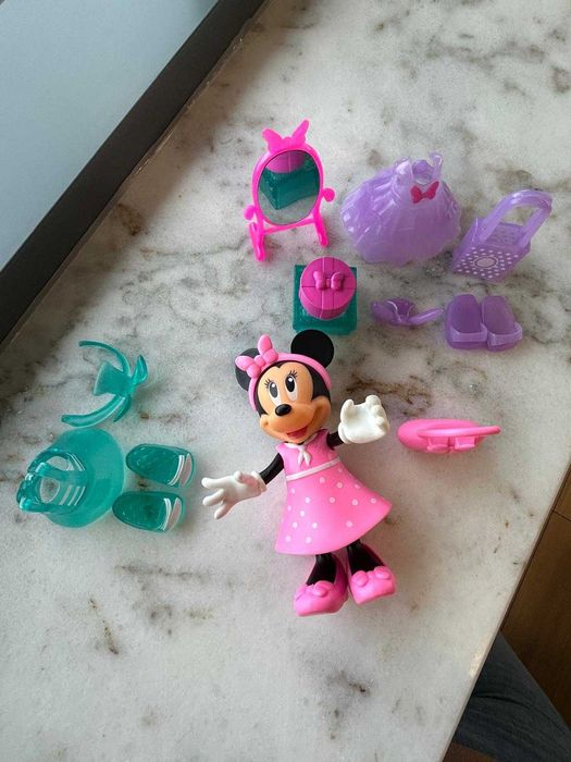 Jucărie Minnie Mouse cu accesorii – set complet, stare foarte bună