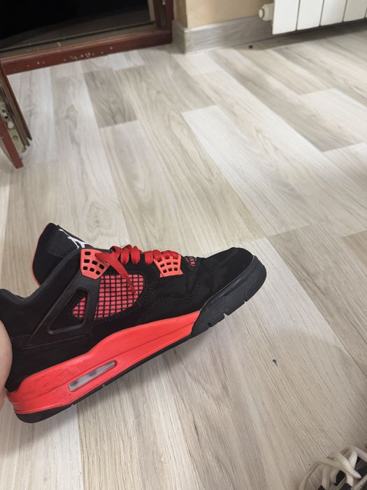 Jordan 4 red thunder