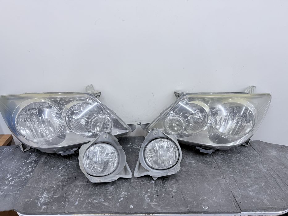 Фары Toyota Fortuner 2007