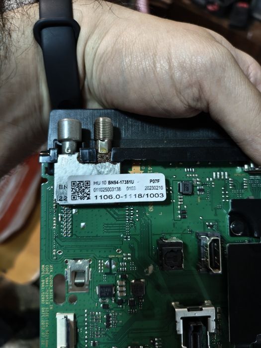 части за SAMSUNG UE75BU8072U