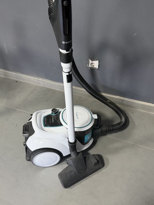 Пылесос Bosch BGS41HYG1 белый