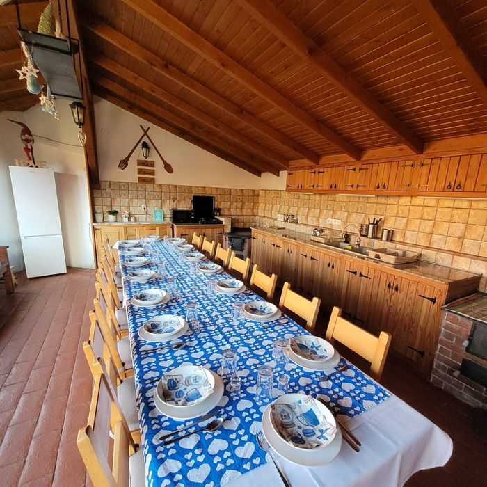 Cabana de inchiriat 26pers cu piscina, jacuzzi incluse