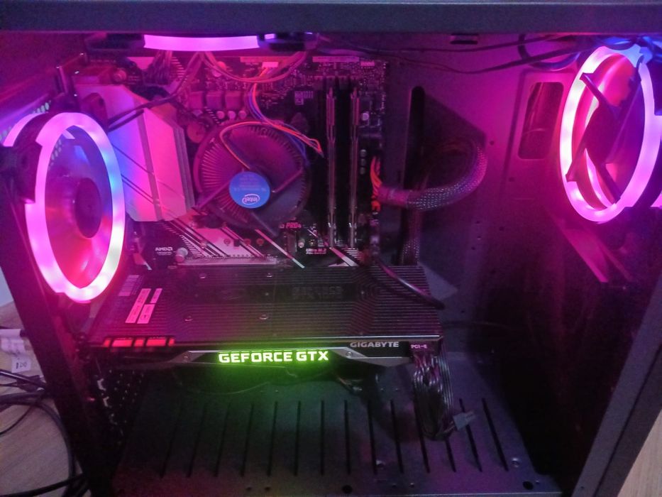 Vând PC-i3 9100F, gtx 1070, 16gb RAM, sursa 620W+tastatura mecanica