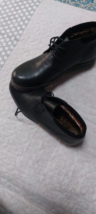 Продам новые кожаные фирменные ботинки