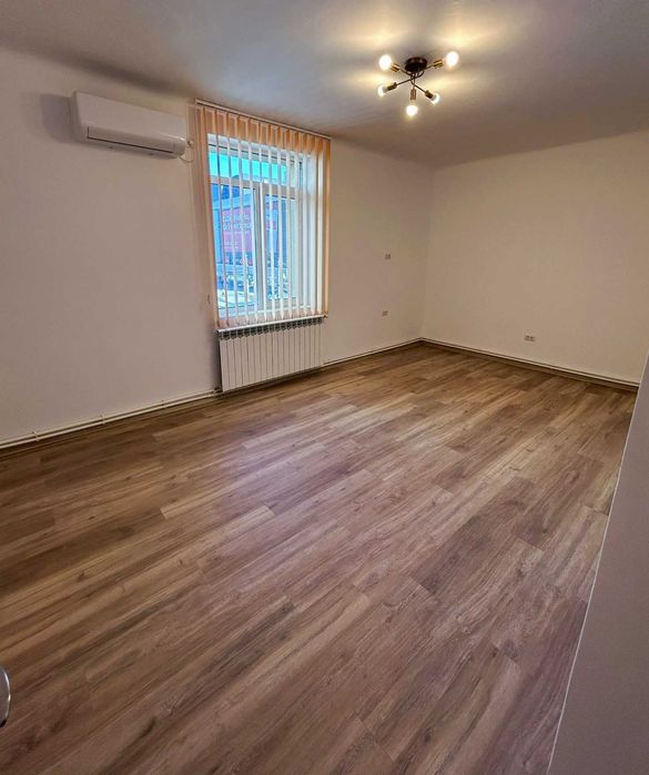 Închiriez apartament ultracentral, 3 camere, renovat / 84 mp