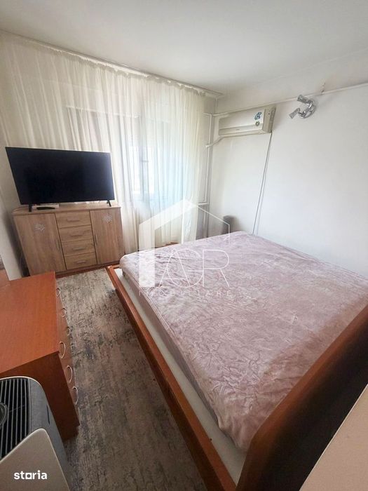 Apartament cu 3 camere, decomandat, zona 9 Mai