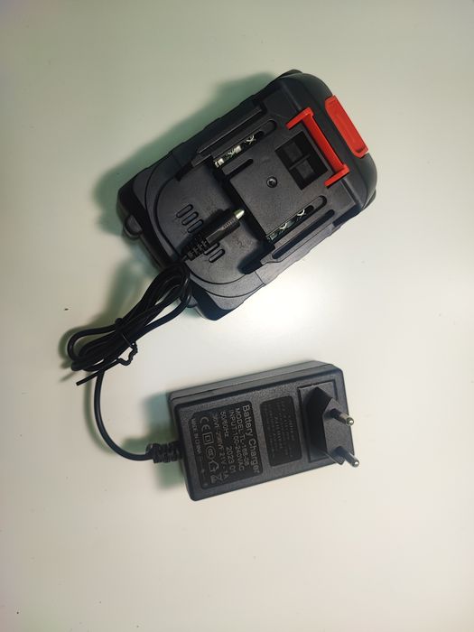 Set Acumulator 21v 2 ah si incarcator 5s 21v li-ion