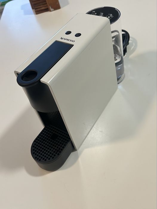 Espresor Nespresso Esenza Mini Intense