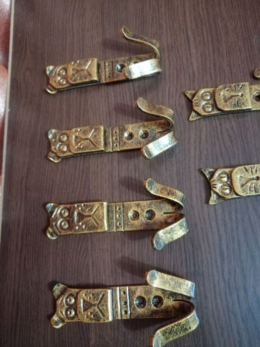 Крючки для прихожей