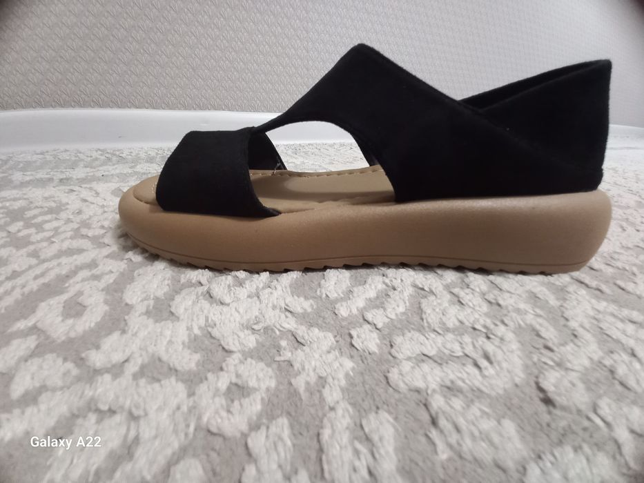 Продам обувь женскую. .