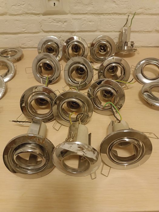 Продам точечные светильники