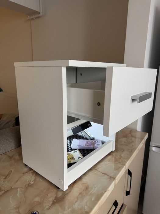 Noptiera  cu seif ascuns și sistem RFID