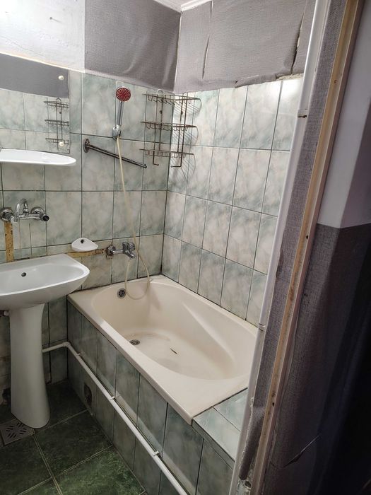 Vând casă cu 1 cameră, curte comună, str. Călărașilor