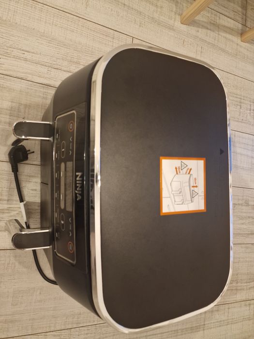 Airfryer Ninja AF300EU, 2470W, 7.6L ,dublu, ca nou.