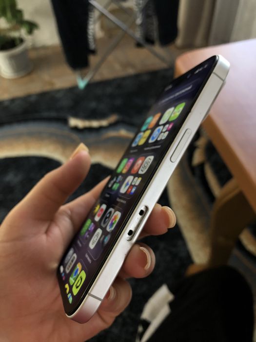 Продам Iphone 16