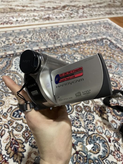Видеокамера Sony DCR-DVD605