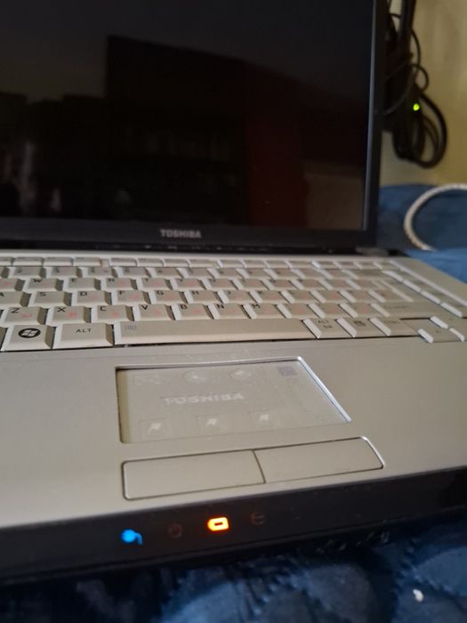 Продавам два лаптопа Toshiba Satellite A200 и  MSI. Работещи за части