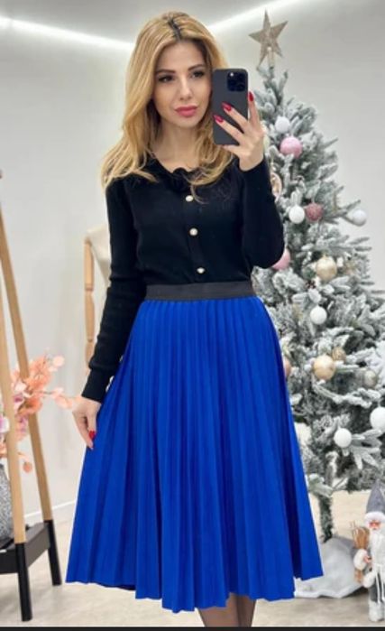 Fusta medie culoare albastra