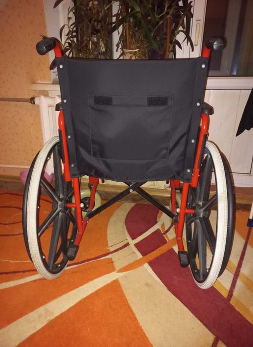 Продам инвалидную коляску
