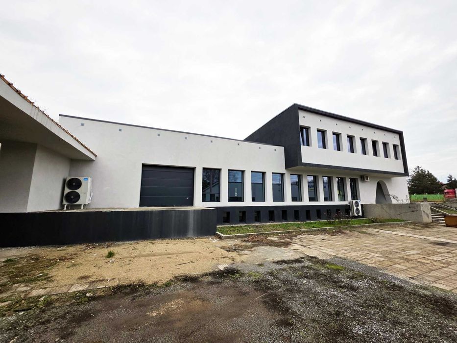 Продавам Производствена сграда в парцел два декара от Собственик