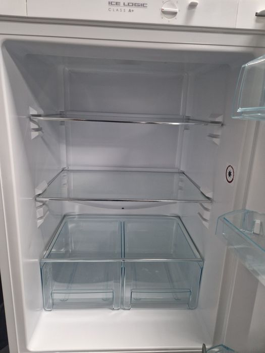 Хладилник с фризер Point A++ 155 см