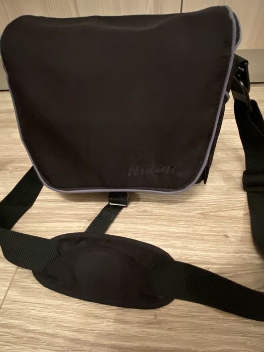 Aparat foto DSLR Nikon D3300, 24.2MP + Obiectiv 18-55 + card + geantă