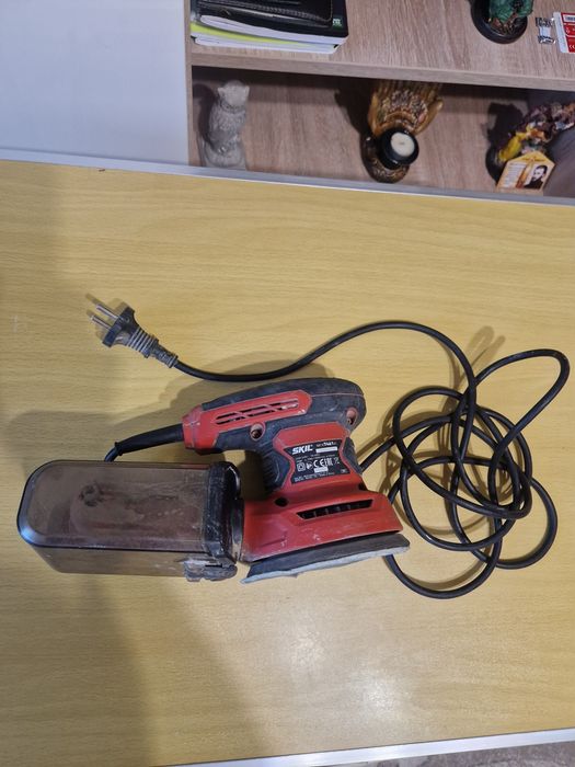 Șlefuitor cu excentric SKIL SR1E7461. 260W. 1300RPM Disc 125 mm.În stare foarte bună de funcționare.
