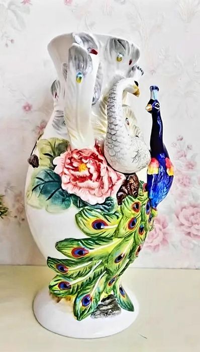 Декоративна статуя на паун