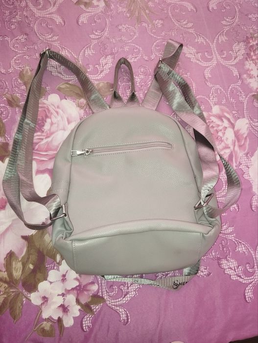 Рюкзак женский рюкзак серого цвета