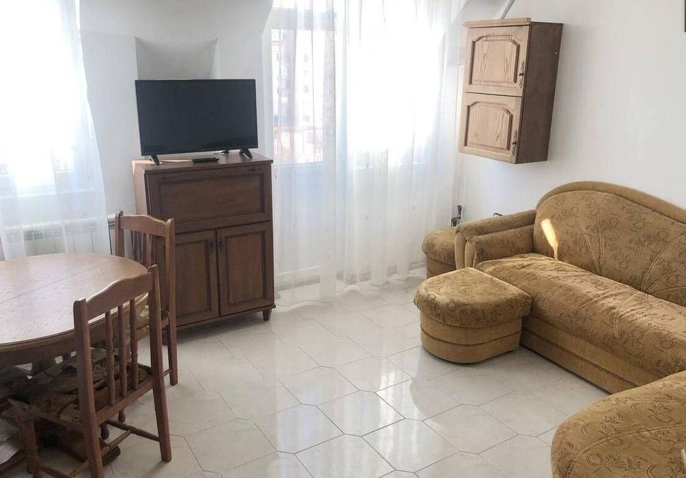 Дава се под наем Двустаен апартамент в Пловдив, Кършияка - 60 кв.м за 300 € - Снимка #1