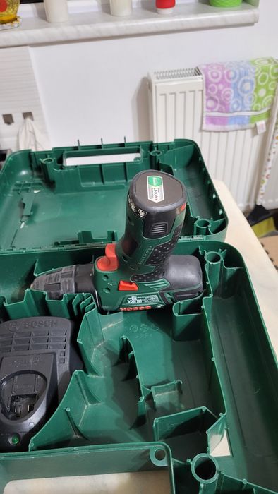 Vând bormașină Bosch