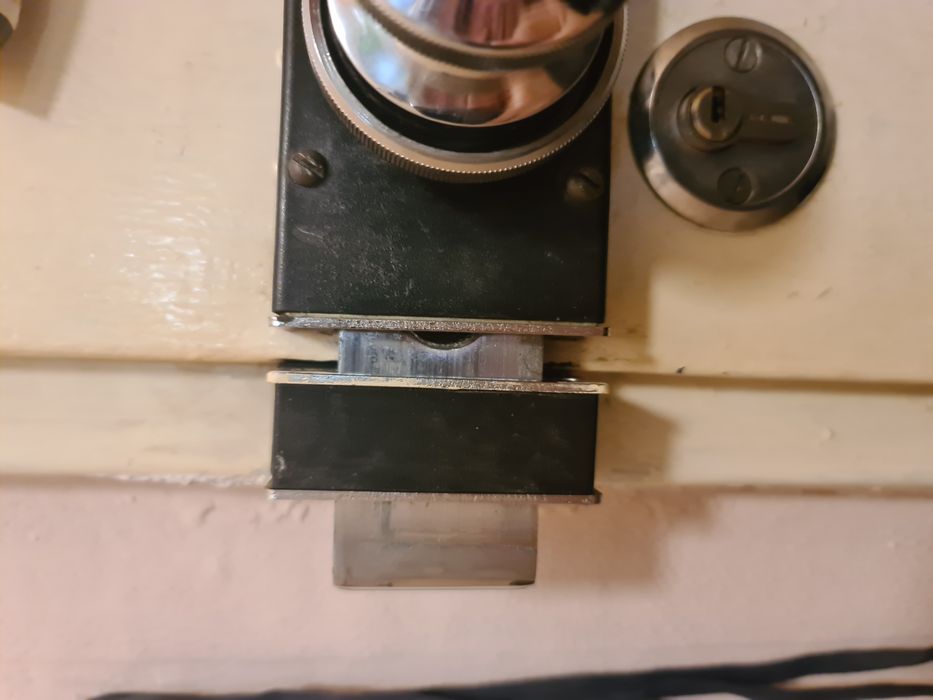 Брава с шифър- двустранно блокираща