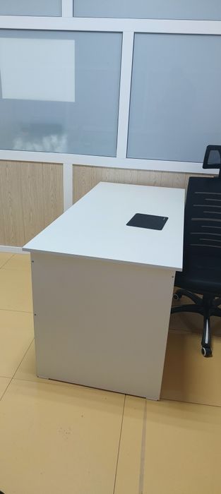 Продам столы и шкаф