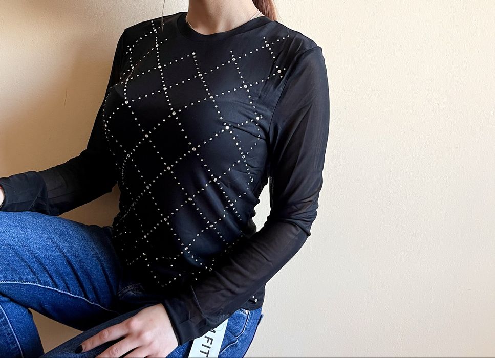 Дамска блуза с нежни камъни